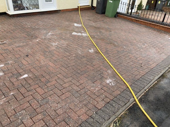 Clean Driveway thanks to Balo Jetwash