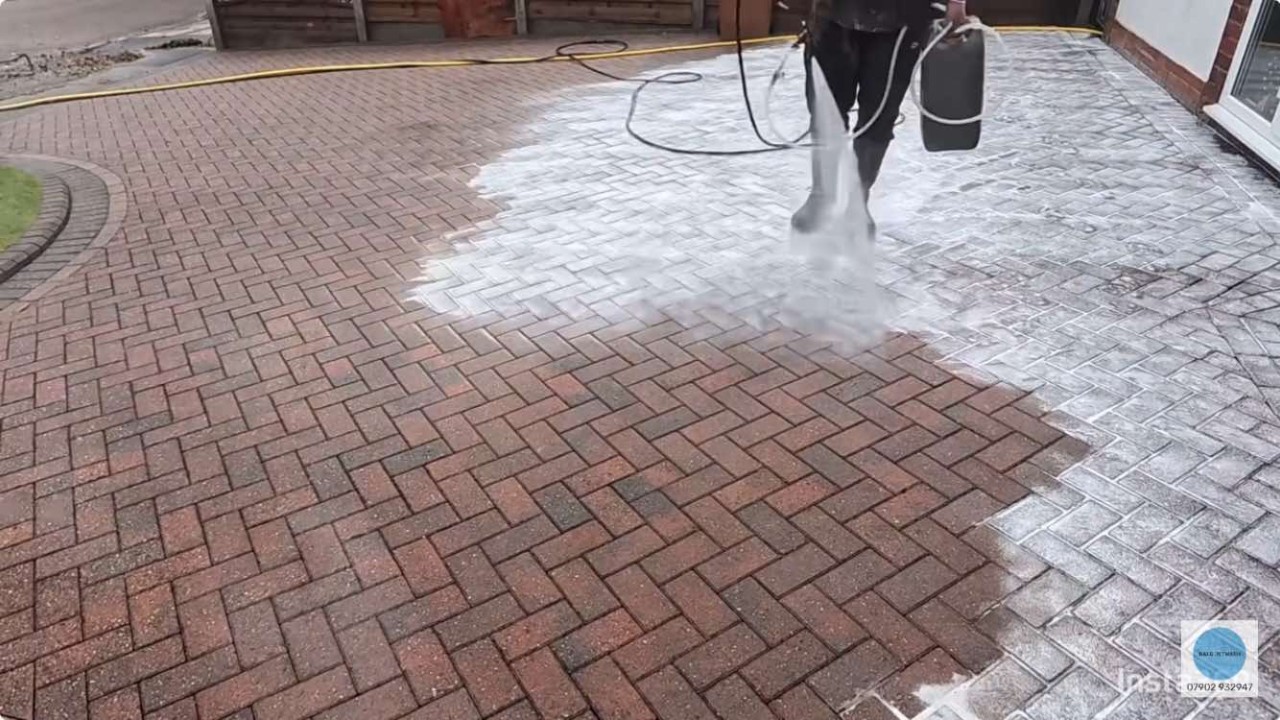 Cleaing detergent treat